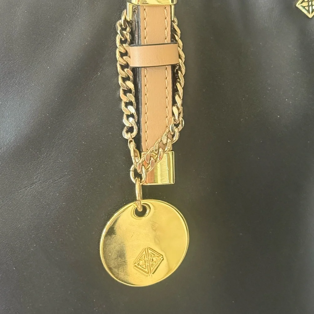 Elegant Black Tote Bag - Picture 4 of 12